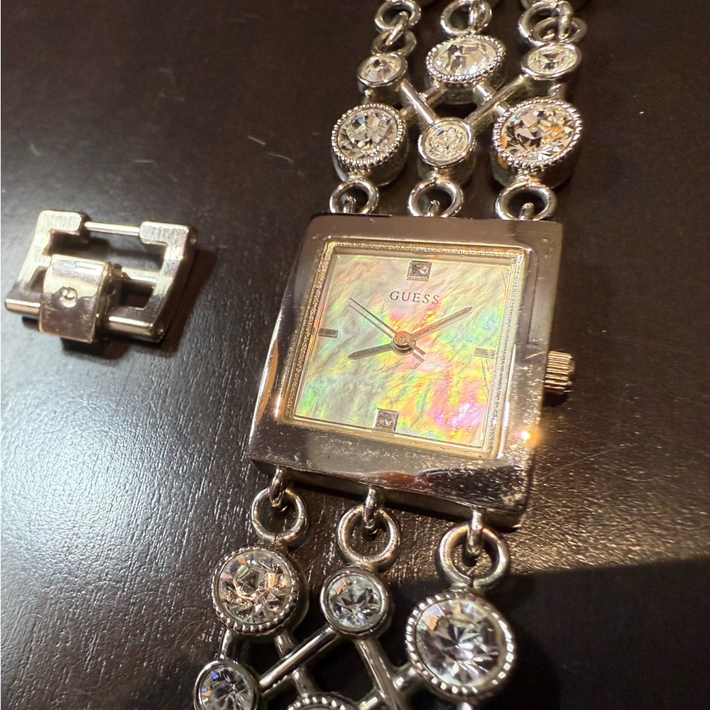FINAL PRICE Guess Women's Silver Tone  Watch - Picture 2 of 6